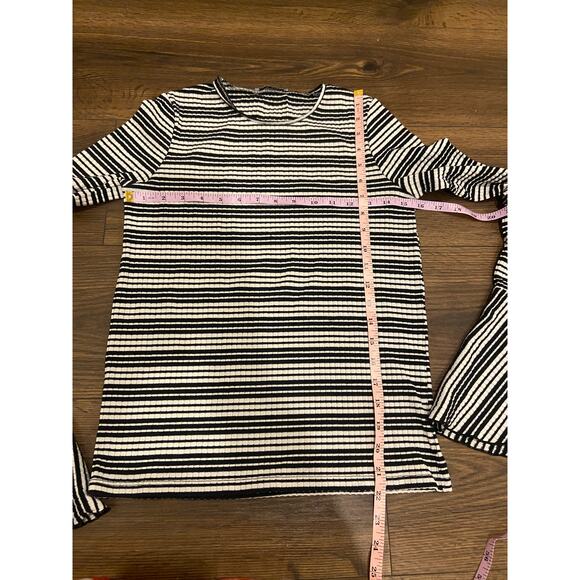 Zara Black & White Striped Bell Sleeve Top Flared Cuff Statement Blouse sz: S - Picture 4 of 9